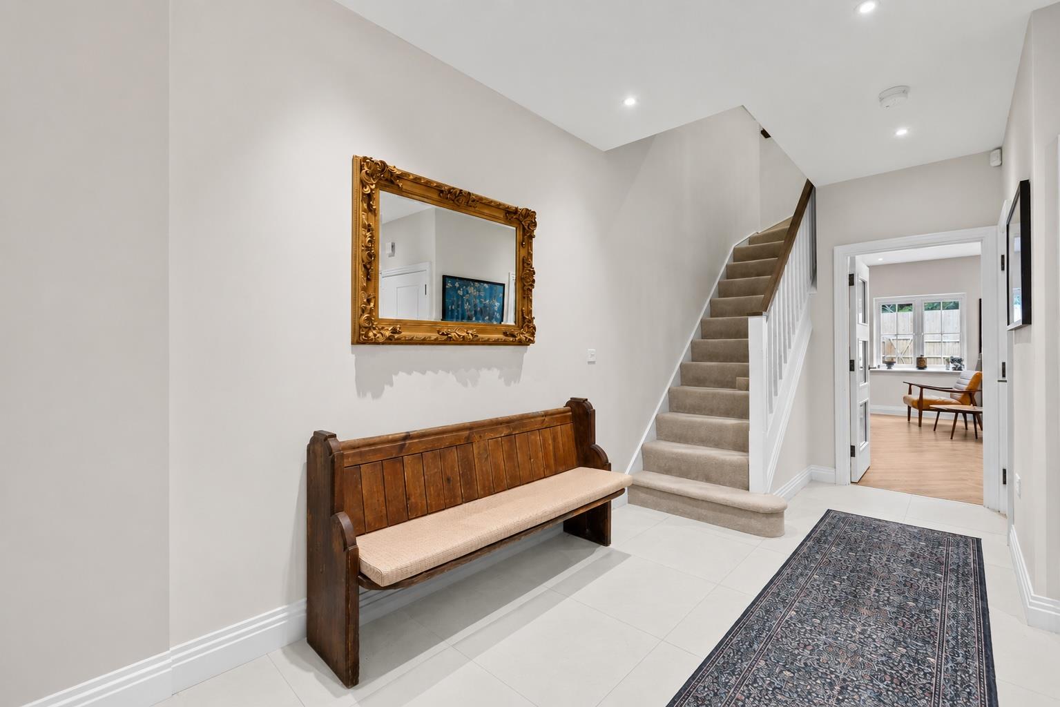 Martin Avenue, Ascot